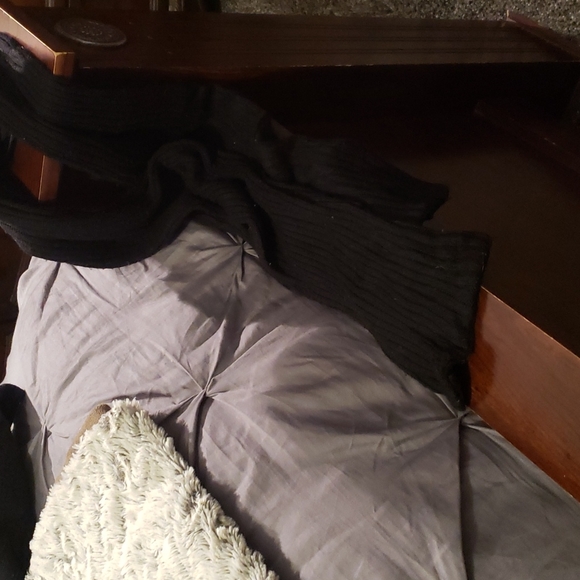 JACLYN SMITH WINTER HAT OSFM BLK,GREY FAUX FUR. - Picture 3 of 6